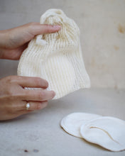 Load image into Gallery viewer, Washable cotton pads in a mesh bag (organic)
